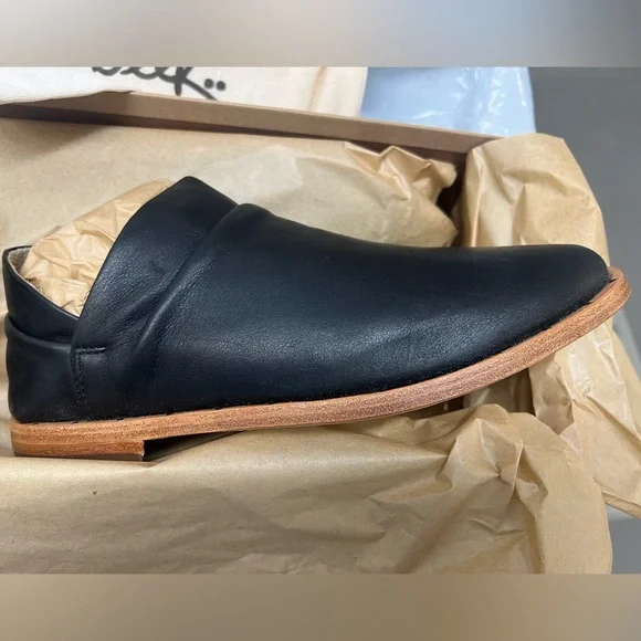 NIB Beek Puffin Bootie Flats - Black Leather - Picture 7 of 9